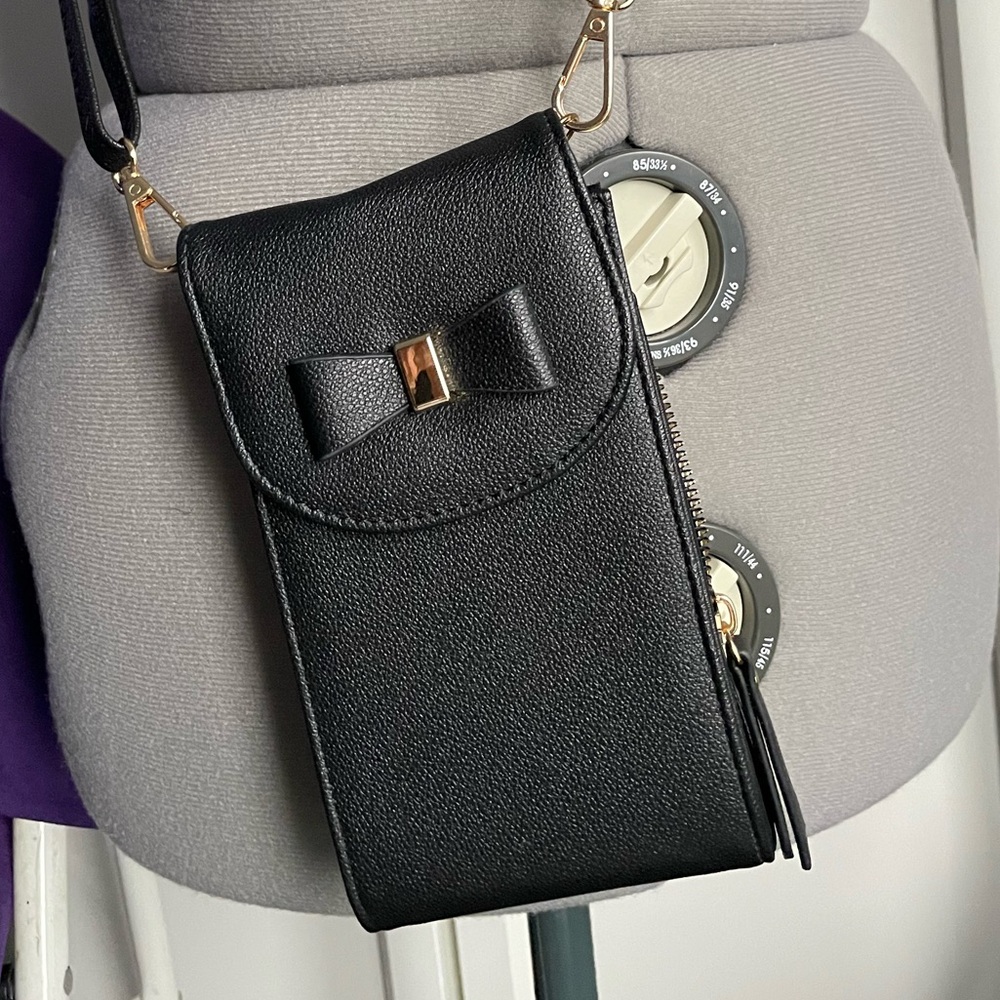 Crossbody wallet with phone holder